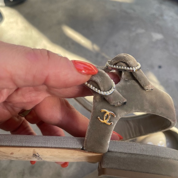 Chanel pearl thong sandals /39.5 - Picture 5 of 5